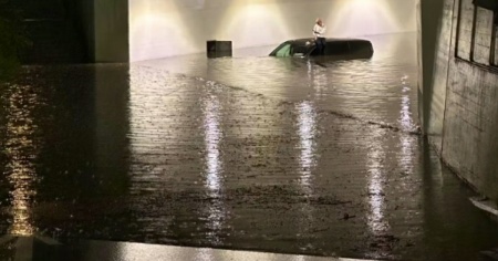 Allagamenti, frane e voli sospesi dopo i violenti temporali della notte