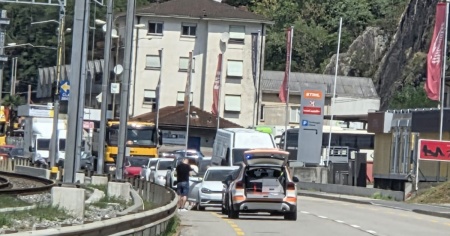 Tamponamento a catena sulla cantonale