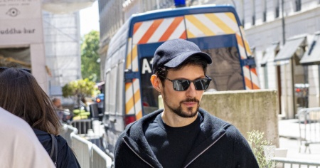 Mandato di cattura per il fondatore di Telegram: «È complice di terrorismo»