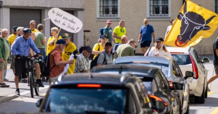 «Non ne possiamo più!»: cantonale bloccata dai manifestanti contro il traffico