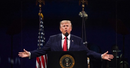 Trump chiude le celebrazioni del 4 luglio: «L'America non sarà mai un Paese comunista»