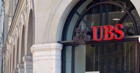 UBS sotto quota 100mila dipendenti