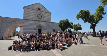 Giovani in cammino tra Assisi e San Marino: l’esperienza della Colonia al Mare