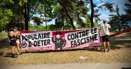 Decine di persone a un picnic antifascista a Vidy
