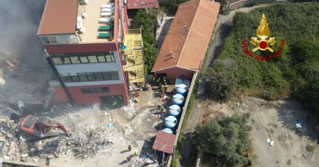 Palazzo crollato, trovato senza vita uno dei dispersi