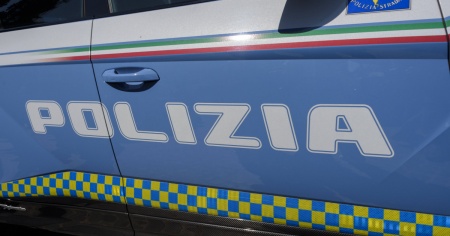 Ferito con 20 coltellate, arrestato un 22enne: «Mi sono divertito, lo rifarò»