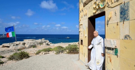 Leone XIV a Lampedusa, «miracolo di umanità»