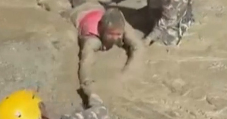 100 lavoratori ancora imprigionati nel tunnel: il video dei soccorsi