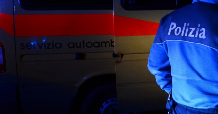 Accoltellato nella notte, la sua vita è pericolo
