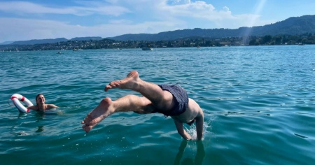 Acqua dei laghi oltre i 25 gradi: c'è da preoccuparsi a fare il bagno?
