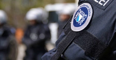 Tre agenti feriti durante l'arresto di un 19enne