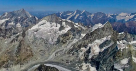 Rischio di crollo del ghiacciaio, un comune in allerta