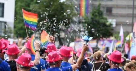 La paura non ferma il Pride ad Amburgo: in strada oltre 100mila persone