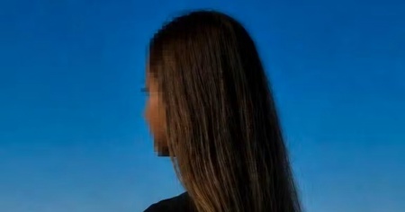 Mia: «A 16 anni il mio ragazzo mi ha costretta a prostituirmi»