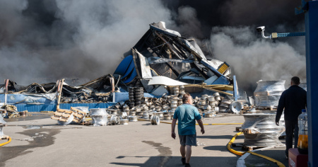 Attacco russo con droni vicino a Kyiv: decine i morti