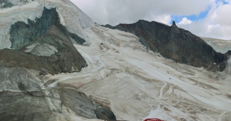 Ghiacciaio in sofferenza: chiude (anche) il comprensorio sciistico di Saas-Fee