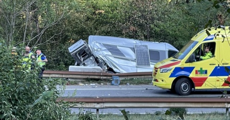Auto contro camper sulla A2: il bilancio è di sette feriti