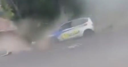 Auto piomba sulla folla durante una gara: 8 morti