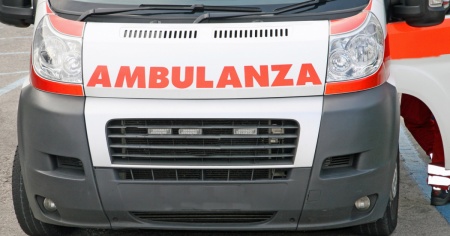 Auto ticinese travolge donna sulle strisce pedonali