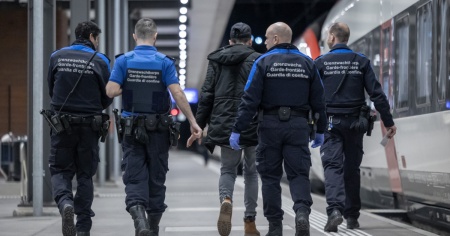 Blocco dei trasferimenti migranti, Quadri: «Quanto è costato alla Svizzera?»