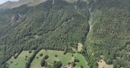 Escursionista muore dopo una caduta nel bosco