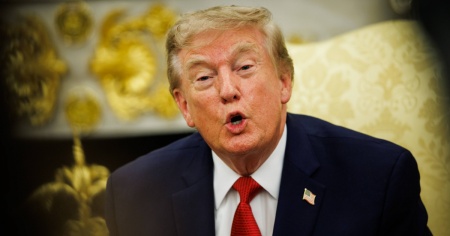 Trump sospende i dazi del 50% al Canada