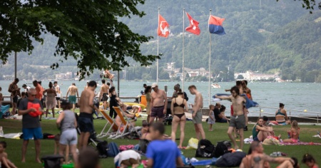 Canicola asfissiante: «Vietiamo il lavoro all'esterno e nei locali non climatizzati»