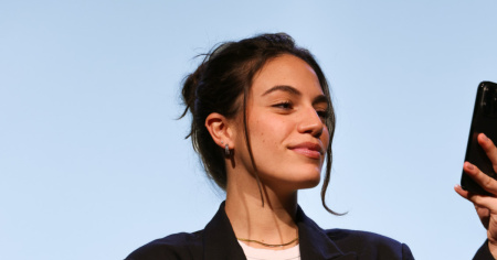Ecco la ragazza ticinese che vi osserva sui social