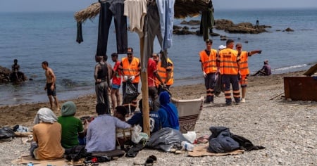 Migliaia di residenti di Ceuta in piazza, chiedono risposte alla Spagna e all'Ue