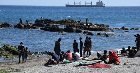 Tenta di entrare a Ceuta col parapendio: muore un giovane