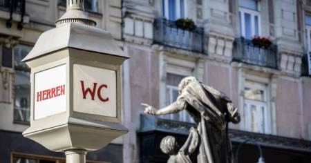 Devi andare in bagno? Sono 50 centesimi. Una 27enne fa causa alla Città di Vienna