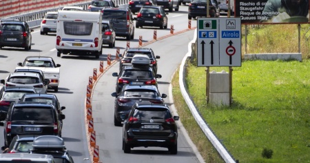 Leventina ostaggio del traffico: «A cosa serve la CUPRA se le auto invadono la cantonale?»