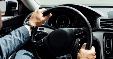 Targhe, nomi e indirizzi recuperati in massa da eAutoIndex: sospetto abuso