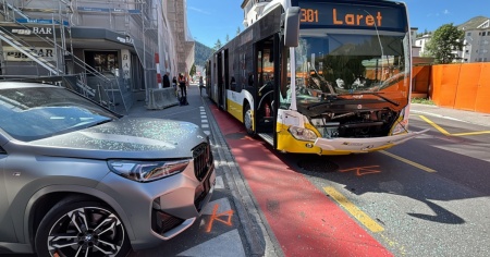 Auto contro bus: otto feriti