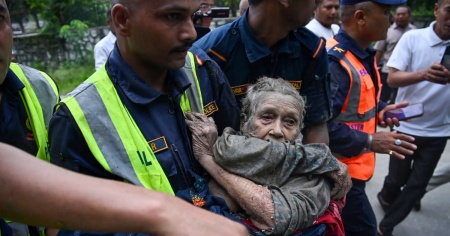 Devastante alluvione-lampo in Nepal: centinaia di turisti stranieri tra i dispersi