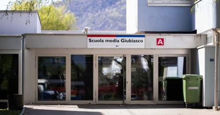 Docente arrestato: svariate segnalazioni andate a vuoto su una decina d'anni