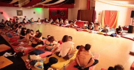 Dopo lo scandalo sessuale, torna il festival del tantra: «Il consenso come regola»