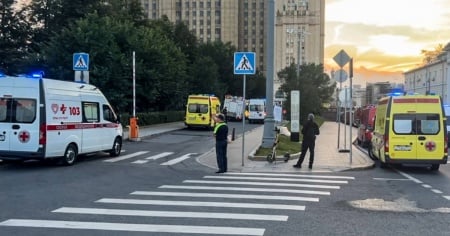 Terrore a Mosca, esplosione vicino a un bar: almeno tre morti e molti feriti