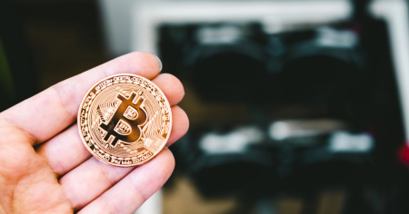 "Fabbrica" Bitcoin, gli chiudono il conto e nessuna banca lo vuole