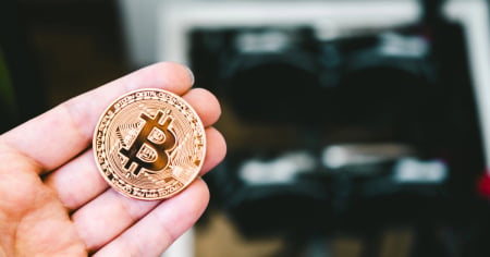 "Fabbrica" Bitcoin, gli chiudono il conto e nessuna banca lo vuole