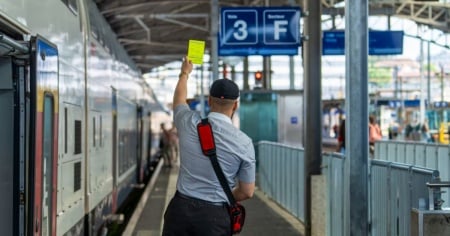 Cerca di evitare una multa con 20 franchi. Condannato per tentata corruzione