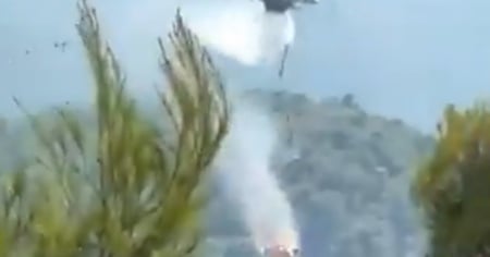 Due elicotteri si scontrano mentre domano le fiamme