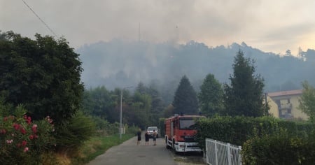 Il Monte Goi continua a bruciare: arrivano i Canadair