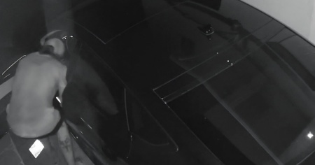 Il visitatore delle auto colpisce ancora: nuovo episodio notturno a Vacallo