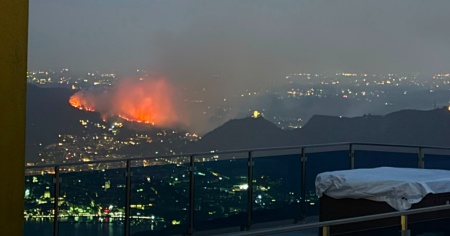 In fiamme i boschi sopra Como: due palazzine evacuate