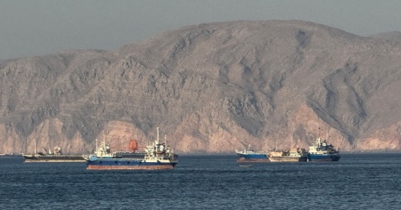 Iran e Oman, accordo sulle rotte nello Stretto di Hormuz