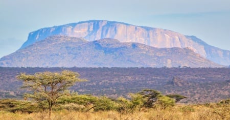 Elicottero con turisti precipita in Kenya: sette morti. «Nessun sopravvissuto»