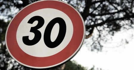 Zone 30 km/h nelle città, interviene il Consiglio federale