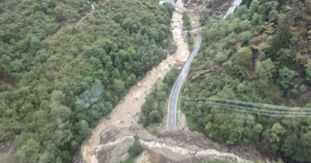 La frana che ha tagliato in due la Val Calanca