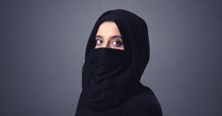 Promulgata la cosiddetta "legge anti burqa"